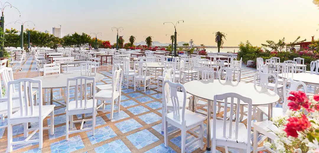 Srinuan Seafood (ศรีนวนซีฟู้ด)